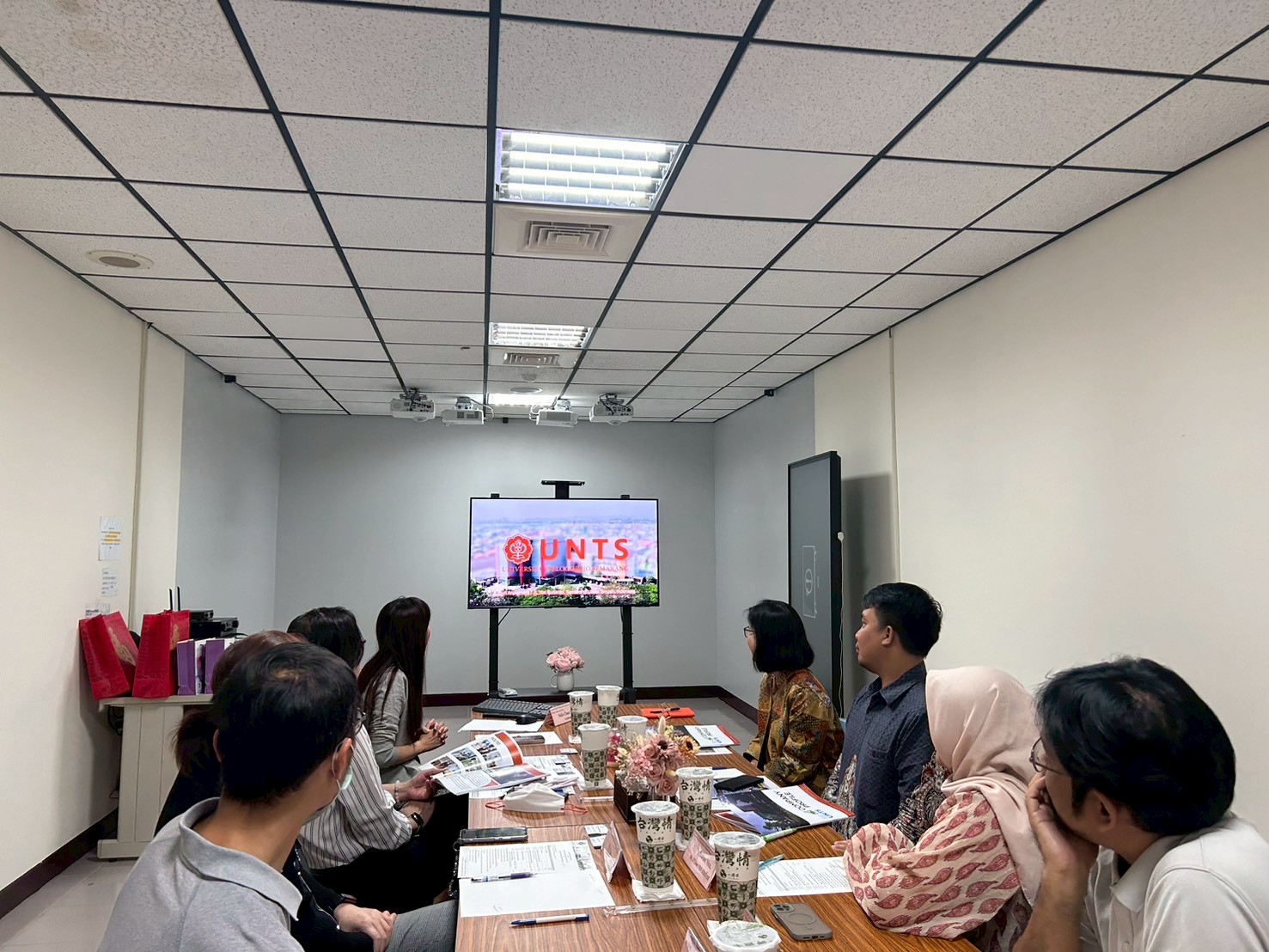 UNTS校長 Dr. Swanny Trikajati Widyaatmadja 介紹該校的發展概況與研究方向1