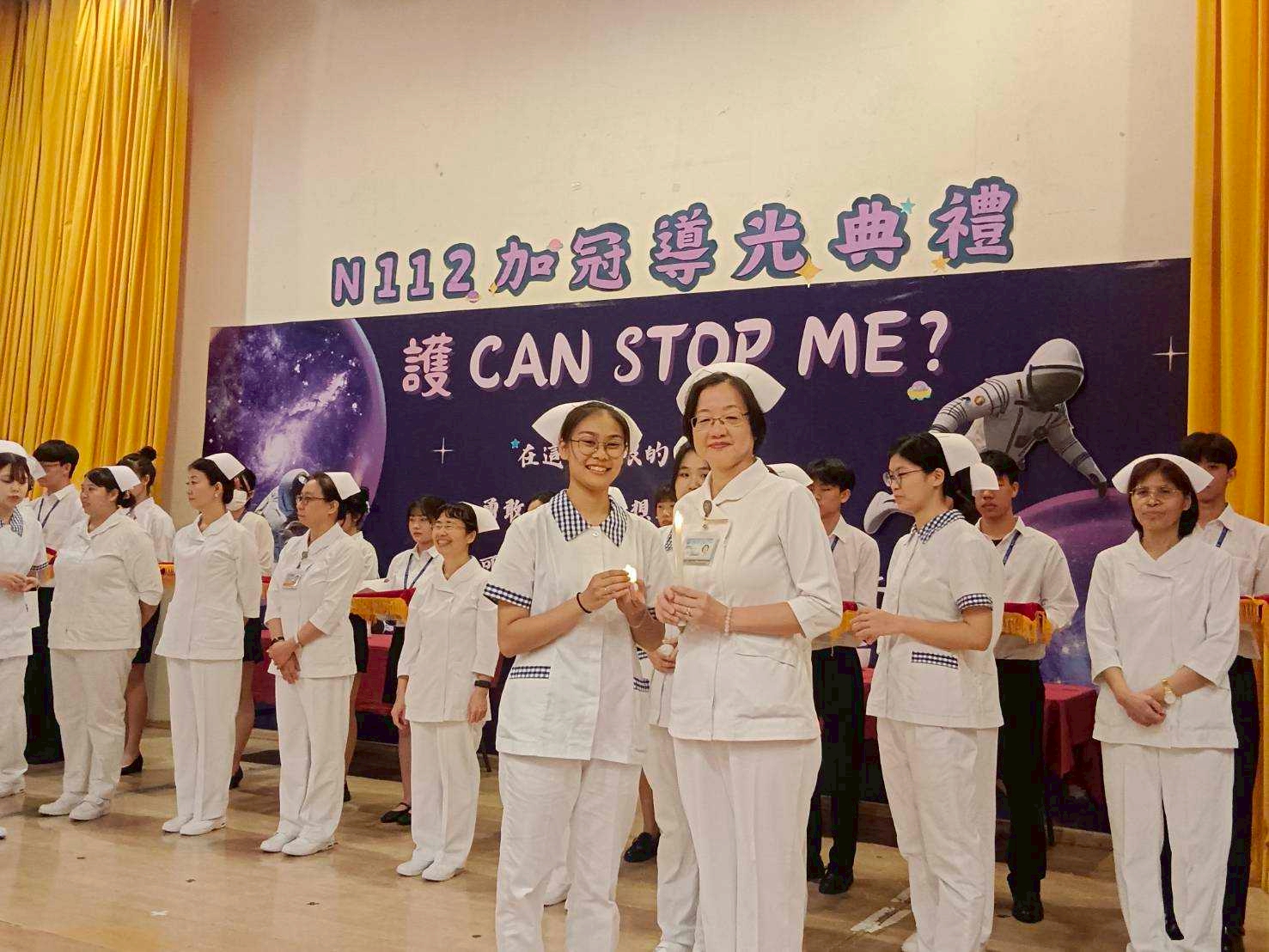 許心恬系主任加冠導光